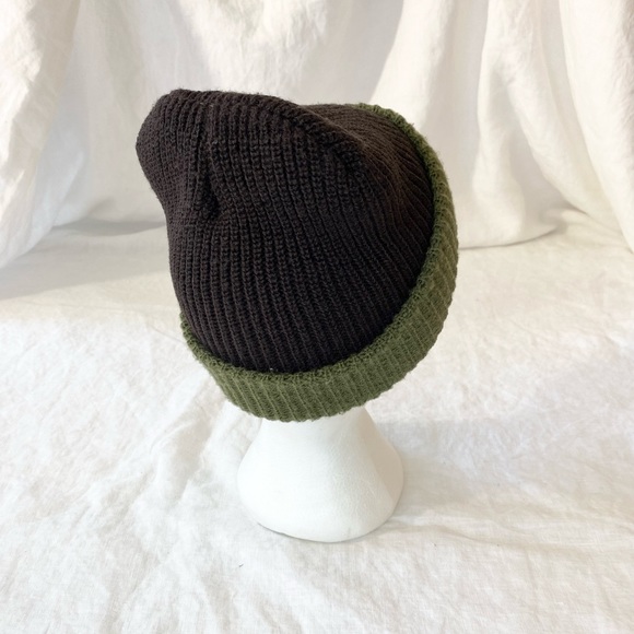 Polar Cuffed Beanie Toque - Picture 8 of 14